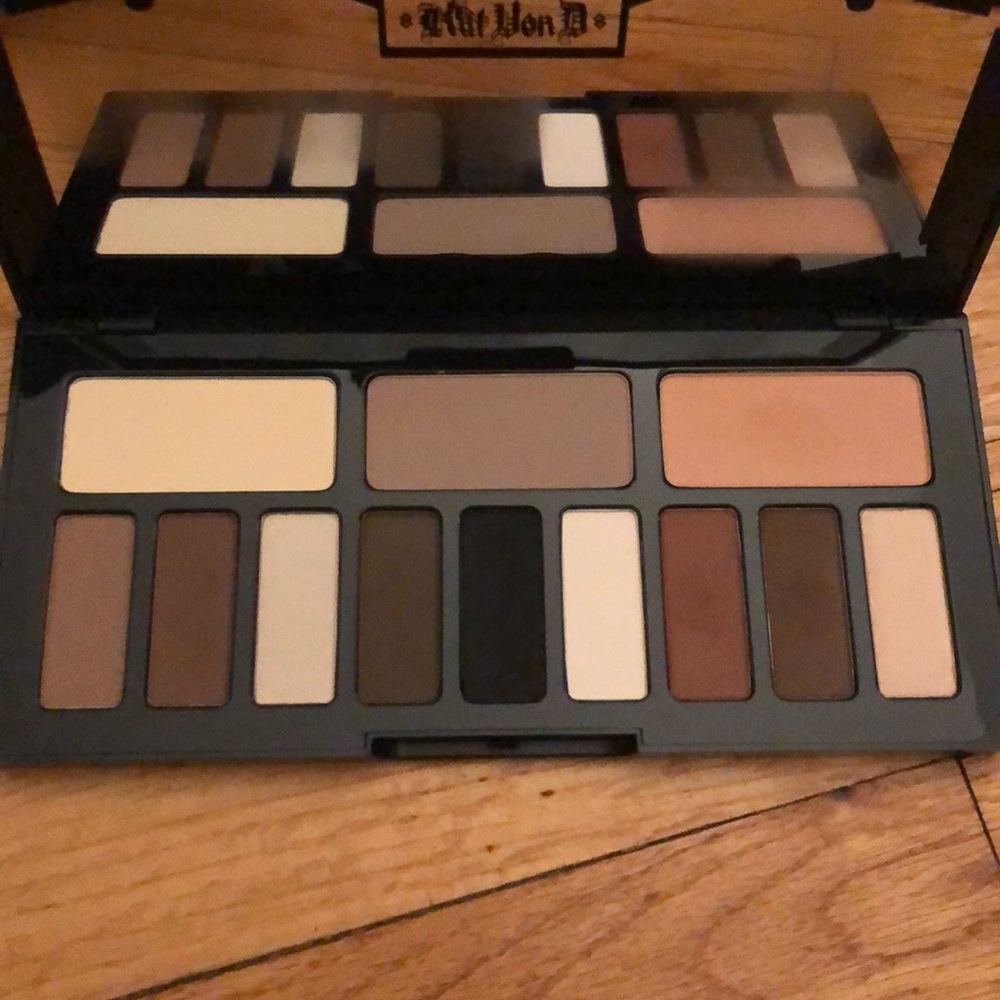 Kat Von D Shade and Light Eye Palette